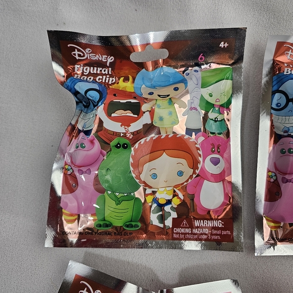 (4) Disney Figural Bag Clip Blind Bag - Series 6 - Picture 2 of 7
